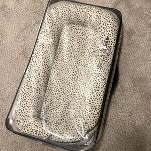 DockATot baby lounger